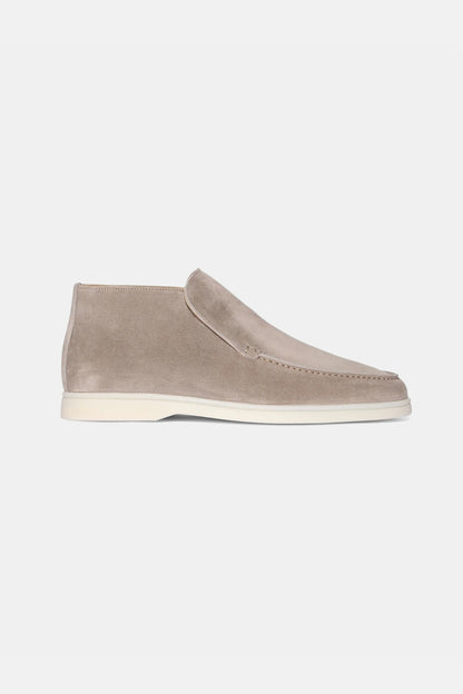 Hoge suede loafers licht beige